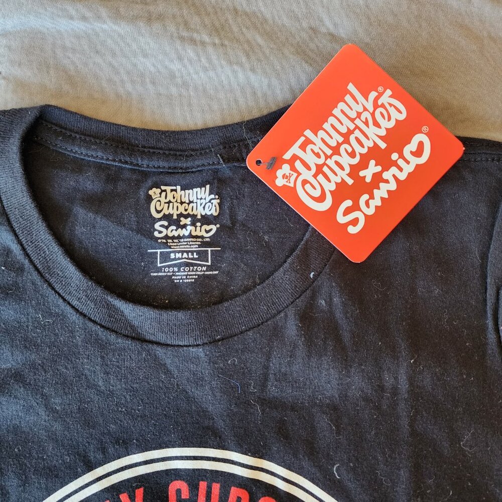 Hello Kitty × Johnny Cupcakes T-Shirt NWT - Small - Picture 2 of 4